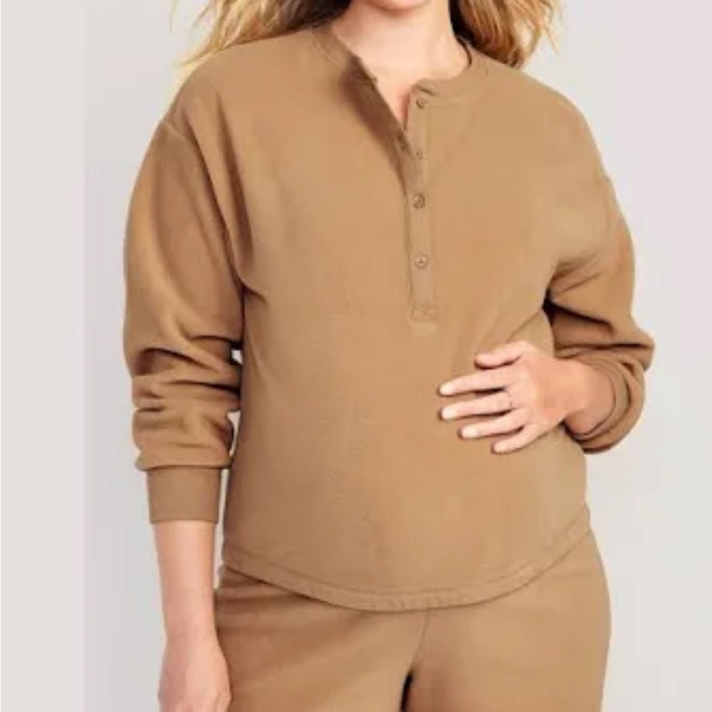 3/$20 Fleece maternity Henley sweatshirt